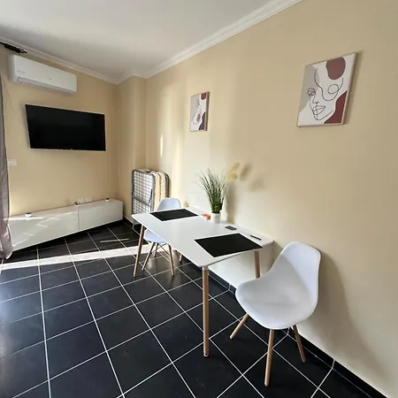 Claire Apartment *